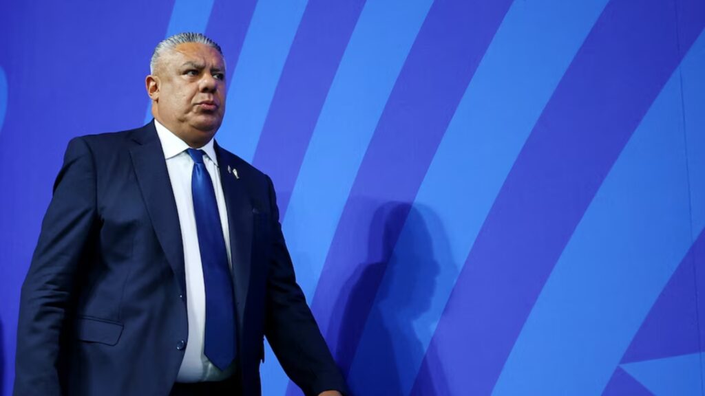 La pesquisa está a cargo de fiscales federales y del FBI. Analiza la estructura utilizada para administrar contratos comerciales internacionales de la Asociación del Fútbol Argentino y movimientos financieros por más de 300 millones de dólares.