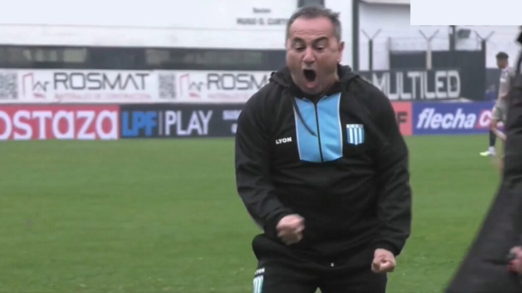 En el inicio de su tercer ciclo en la Academia cordobesa, Gustavo Coleoni vivió con intensidad el empate 1-1 conseguido sobre la hora en Caseros. Un gol de Ignacio Valsangiácomo al minuto 93 le dio el respiro necesario a un equipo que busca acortar distancias en la tabla.