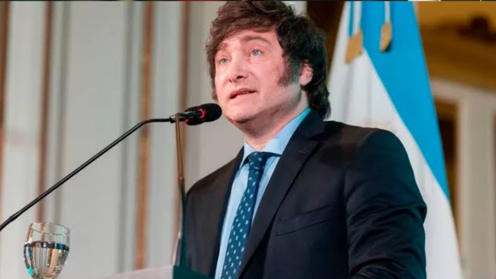 El Gobierno modificó por decreto la Ley de Migraciones y habilitó la expulsión de extranjeros que inciten al odio o la violencia contra la Argentina, sus ciudadanos o los símbolos patrios