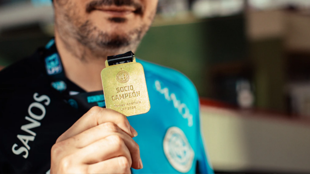 Belgrano lanzó su campaña de abonos para el Torneo Clausura 2026 con un regalo especial para sus socios: quienes aseguren su ubicación recibirán una réplica de la Medalla del Campeón. El retiro será en la explanada de la Tribuna Cuellar, según cronograma de prioridades