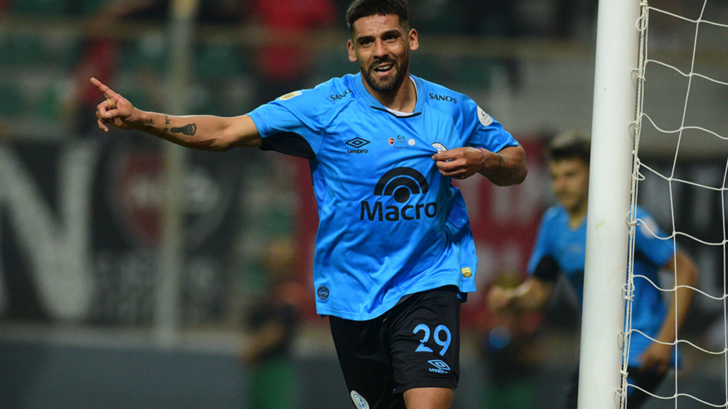 Franco Jara manifestó su deseo de jugar seis meses más y retirarse en Belgrano. El delantero aseguró que regresaría sin cobrar y que ya le pidió a su representante que se comunicara con Luis Fabián Artime