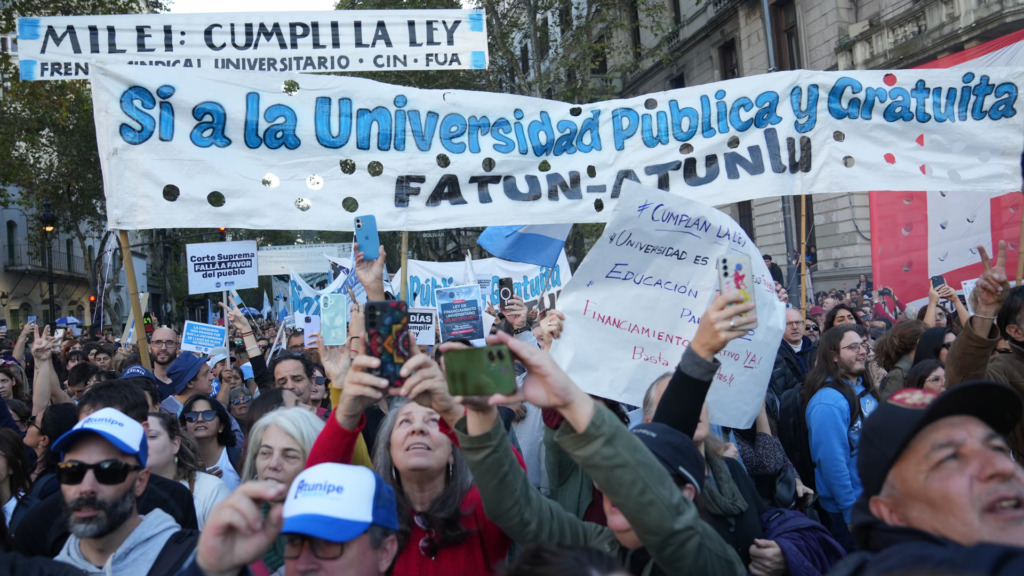 Docentes universitarios realizarán un paro nacional de 48 horas este jueves 27 y viernes 28 de agosto. ADIUC confirmó que la medida también tendrá impacto en la Universidad Nacional de Córdoba