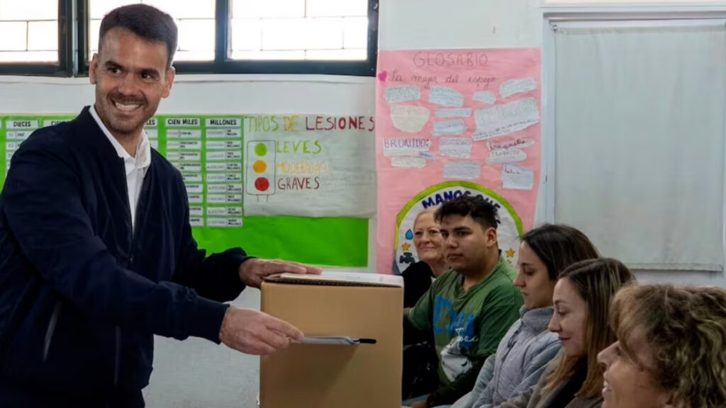 Germán Font se impuso con alrededor del 46% de los votos en una elección municipal marcada por la baja participación y la división de la oposición. La ciudad había sido un símbolo del armado que dio origen a Cambiemos.