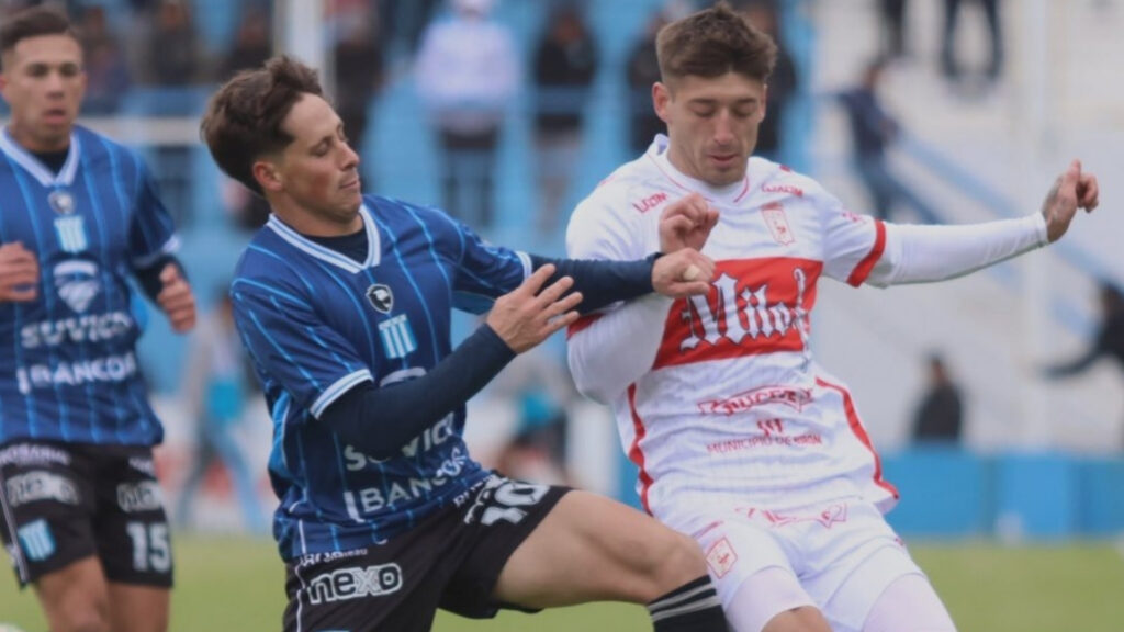 La Academia cayó 2 a 1 ante Deportivo Morón en el estadio Miguel Sancho por la fecha 29 de la Primera Nacional.Sin refuerzos por la inhibición de la FIFA, golpeado por lesiones y con su DT en la tribuna, la Academia quedó a cuatro puntos de la zona de clasificación.