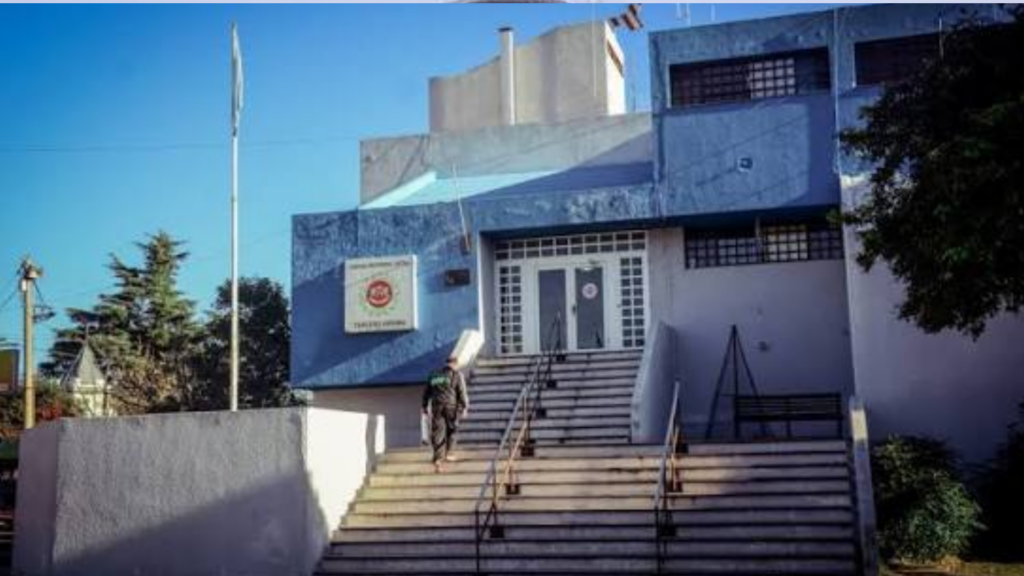 El hombre de 65 años está acusado de agredir a una mujer trans en Río Tercero y luego discriminarla. La Justicia lo imputó por lesiones leves calificadas por odio a la identidad de género