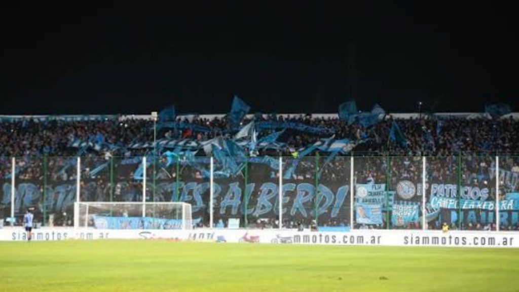 Sarmiento habilitó 3.500 populares para los hinchas de Belgrano que quieran acompañar al equipo en Junín. Las entradas cuestan $70.000 más cargo por servicio y ya están a la venta