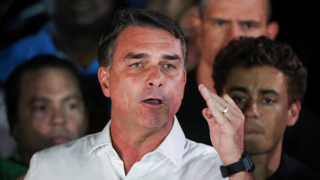 El dirigente se trasladó a Estados Unidos, cuestionó a la Justicia brasileña y anunció que encabezará la oposición desde el exterior.
