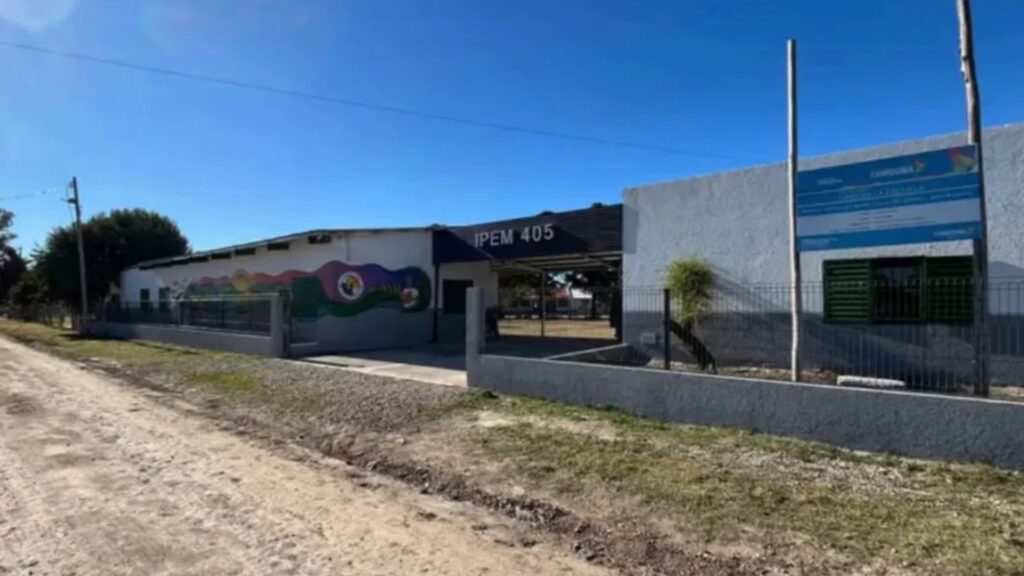 El hecho ocurrió en el IPEM 405 “Mercedes Sosa”, de Villa del Prado, una institución secundaria inaugurada este año. También se registraron daños en las instalaciones y las autoridades comenzaron las tareas de reparación.