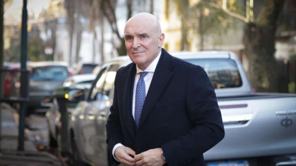 El juez federal Lino Mirabelli dispuso un embargo sobre los bienes del exdiputado de La Libertad Avanza. La causa analiza la recepción de 200.000 dólares provenientes del empresario Federico “Fred” Machado, condenado en Estados Unidos por delitos vinculados al narcotráfico.